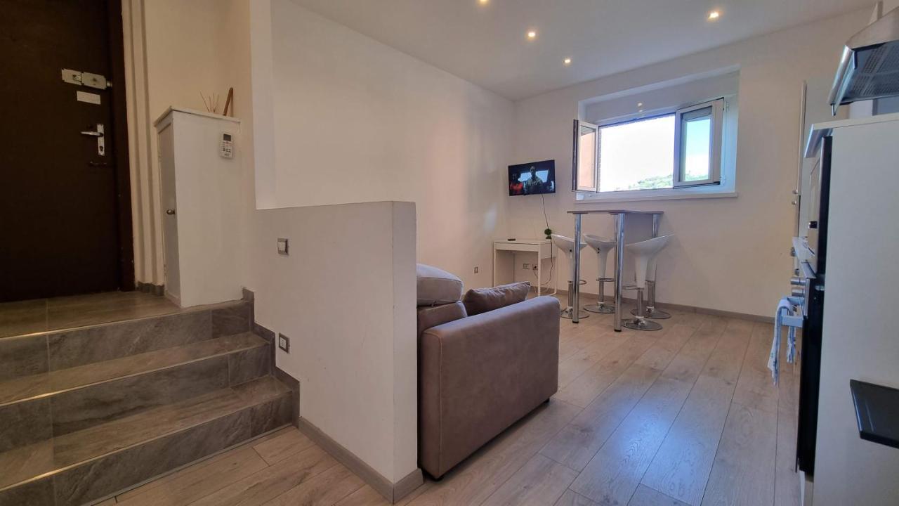 Crispi 85 - Air Conditioner - Teatro Rossetti Apartment Triest Exterior foto